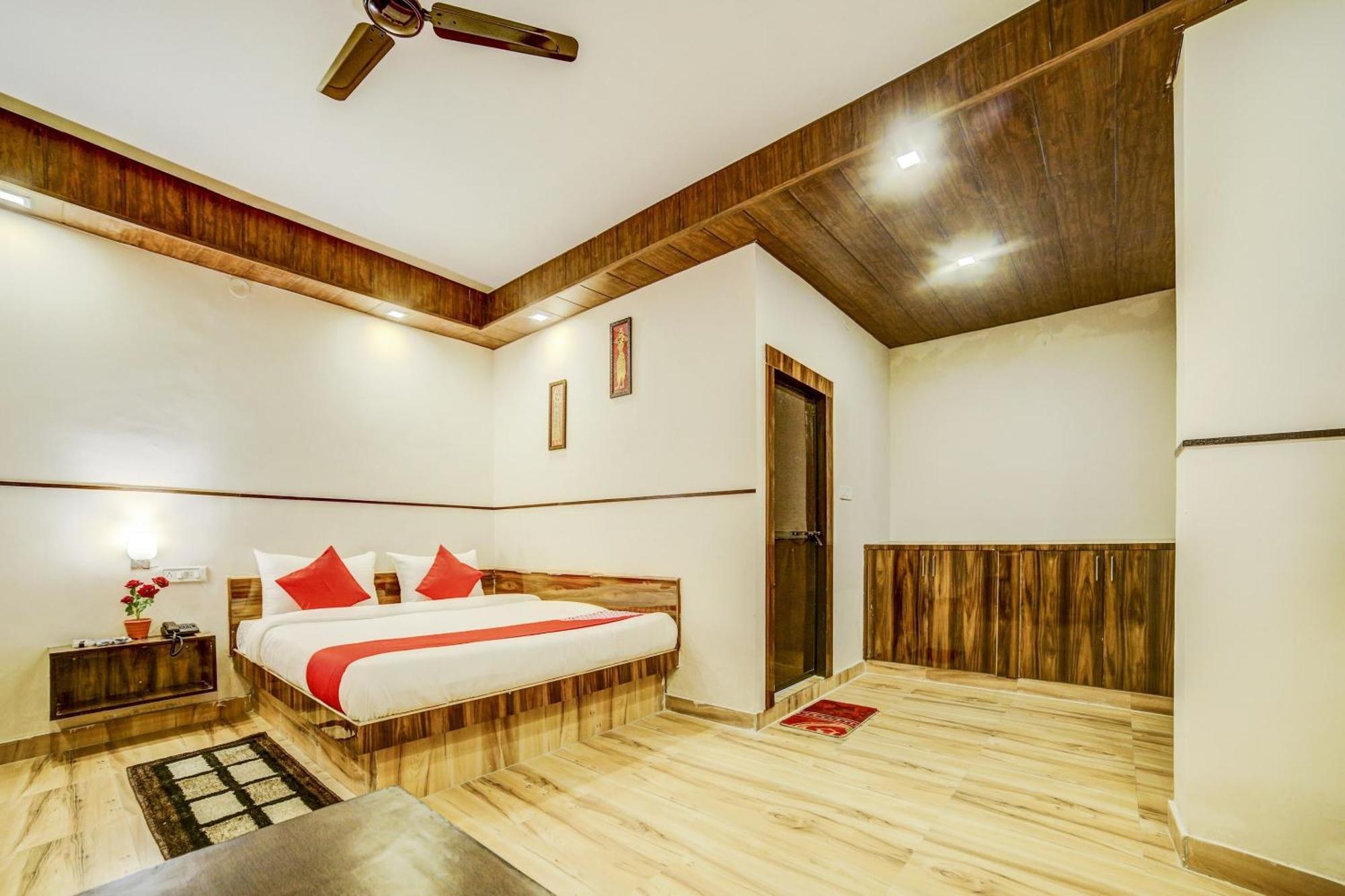 OYO 47759 Hotel Vip Kota  Buitenkant foto