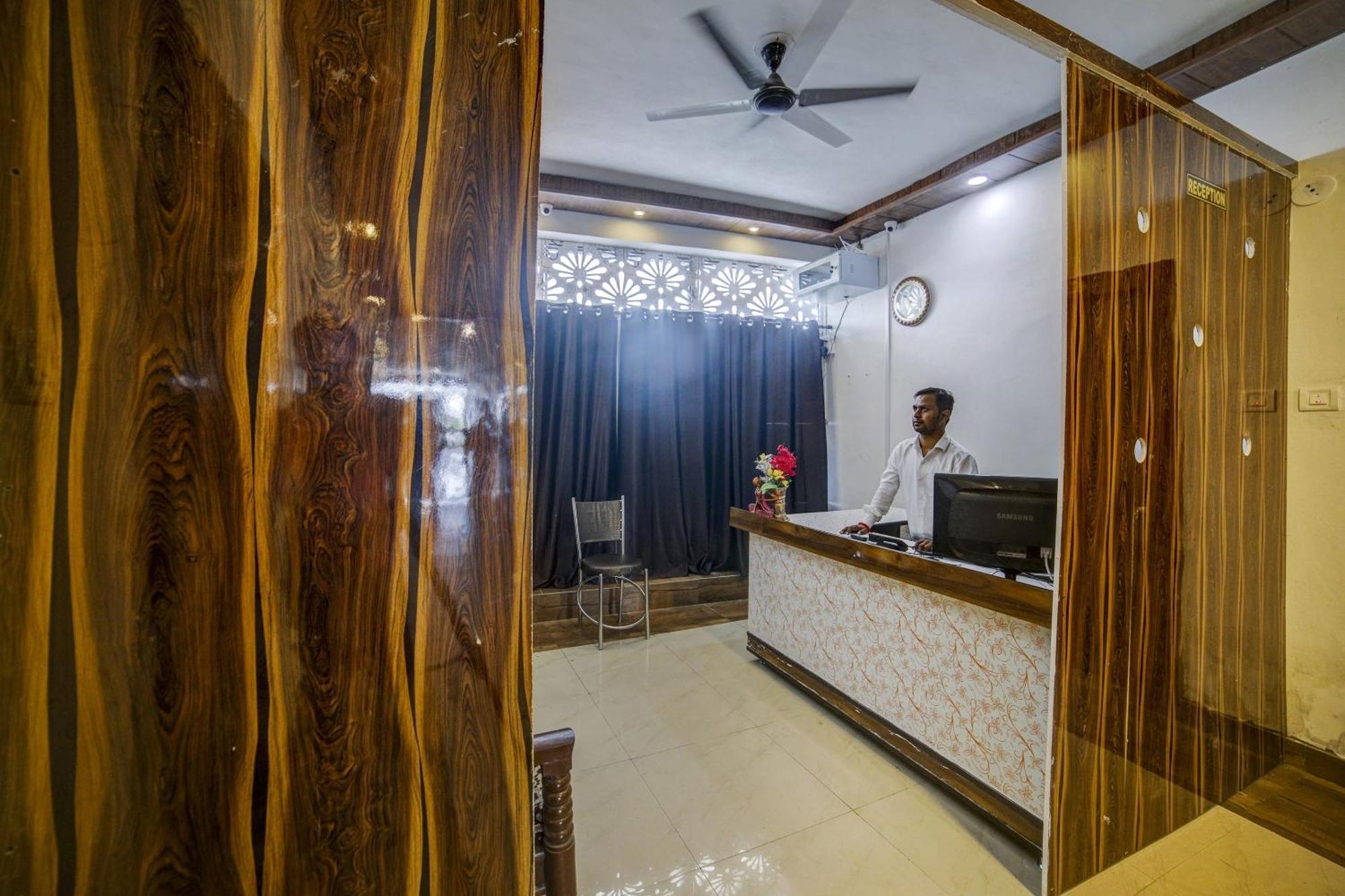 OYO 47759 Hotel Vip Kota  Buitenkant foto
